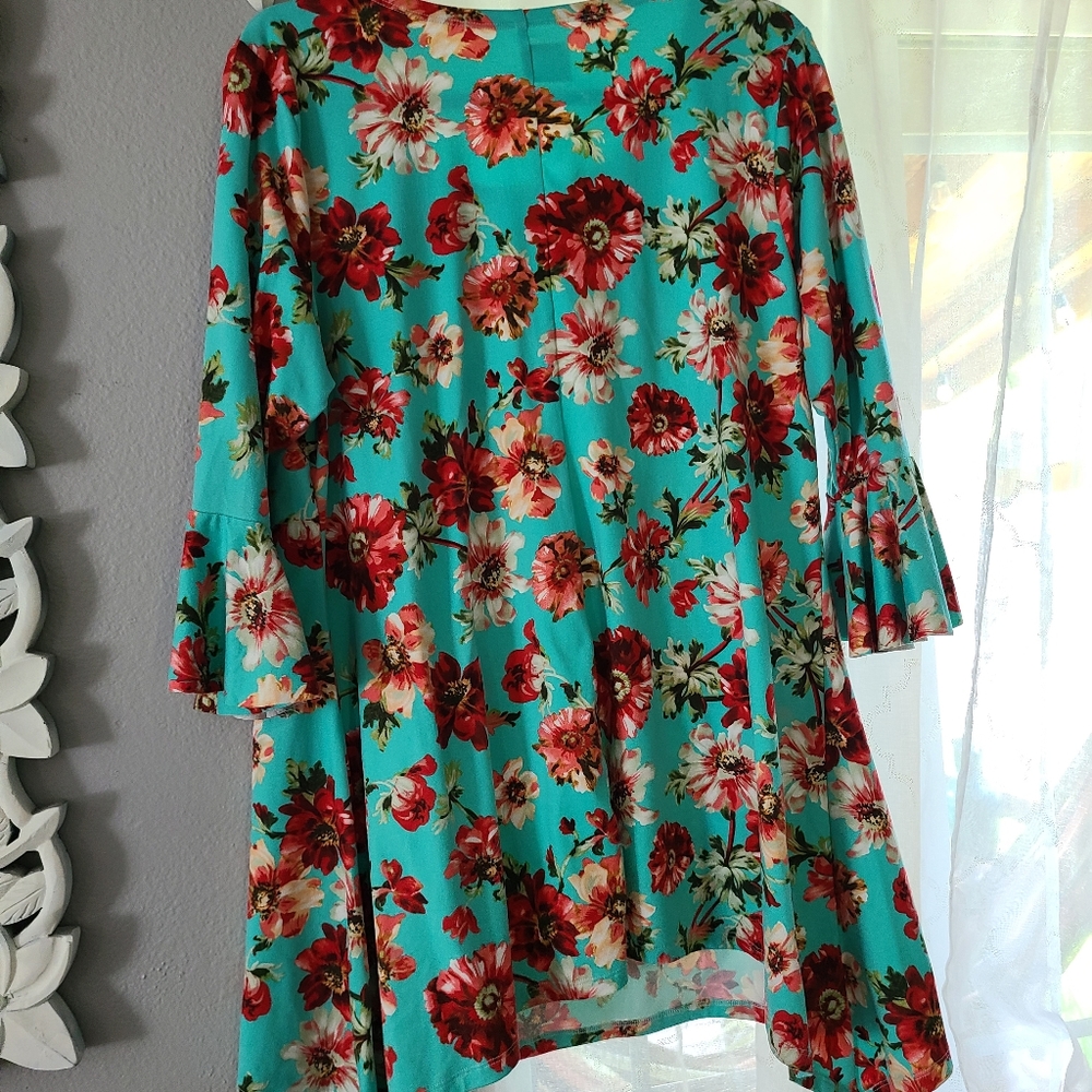 Floral mint top - Picture 4 of 4